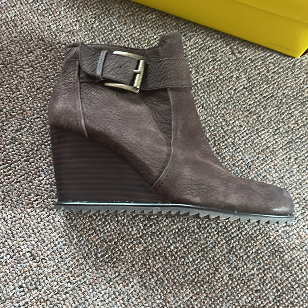 Kenneth Cole Reaction Brown Ankle Booties with Wedge Heel